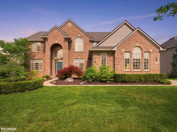 25346 Stanley LN, SouthLyon, MI 48178