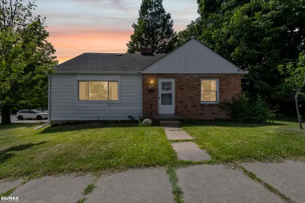 301 N East S ST, Fenton, MI 48430