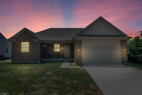 22818 Maxine ST, StClairShores, MI 48080