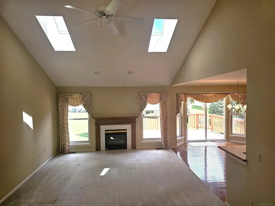 44134 Kendyl DR, Sterling Heights, MI 48314 - #3
