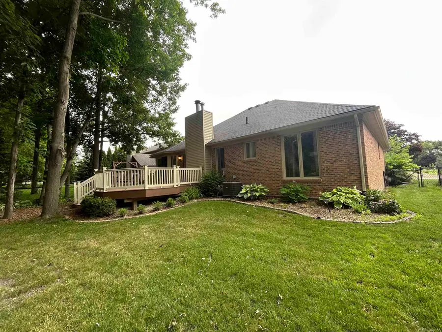 37515 Hanson DR, Sterling Heights, MI 48310 - #3