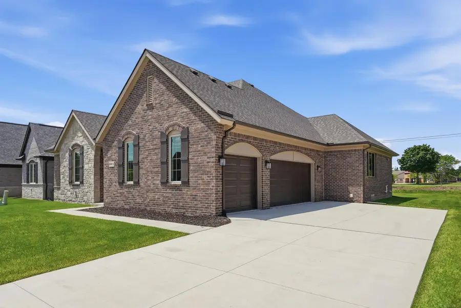55611 Bay Oaks CT, Shelby, MI 48315 - #3