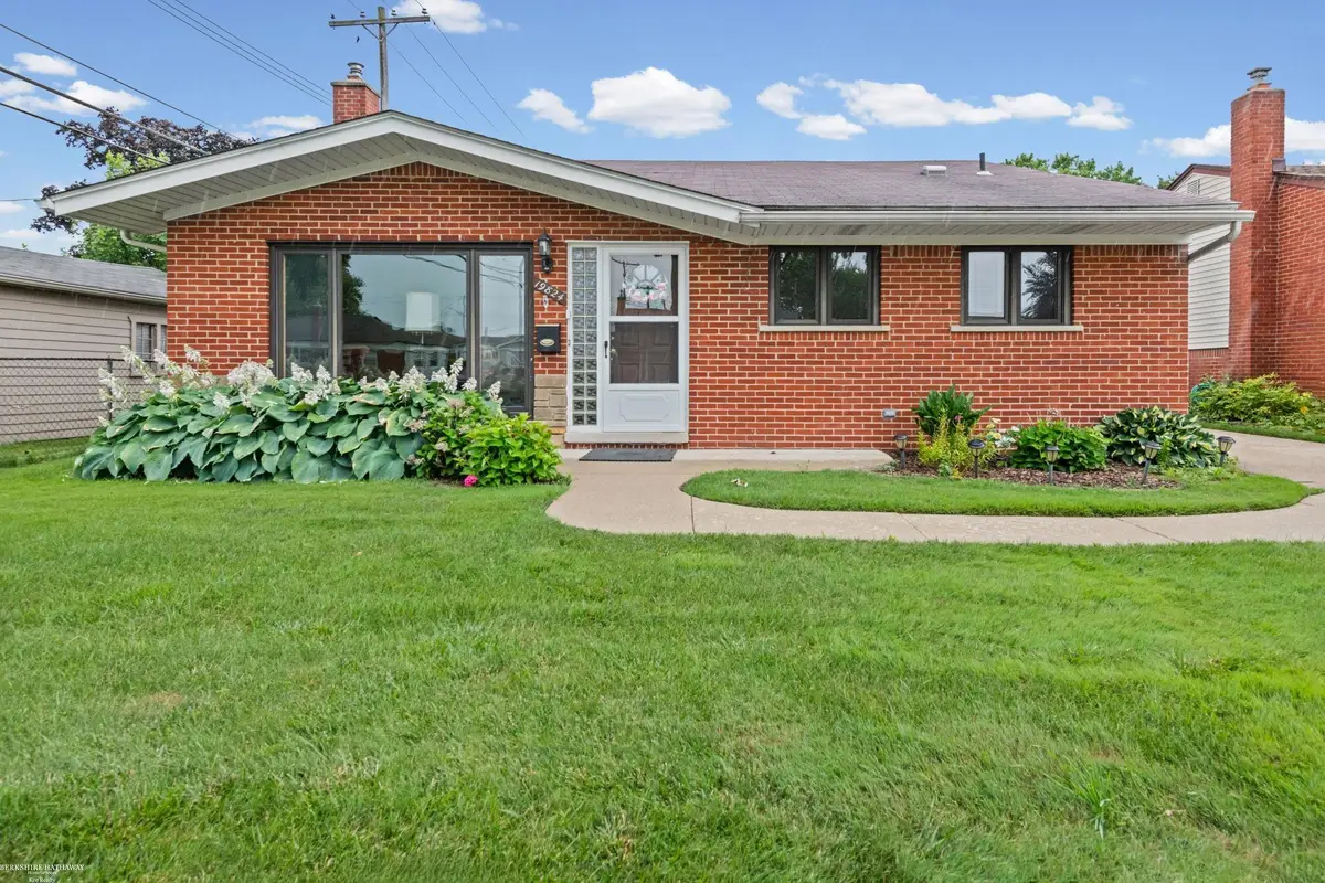19824 Sussex ST, Saint Clair Shores, MI 48081 - #1