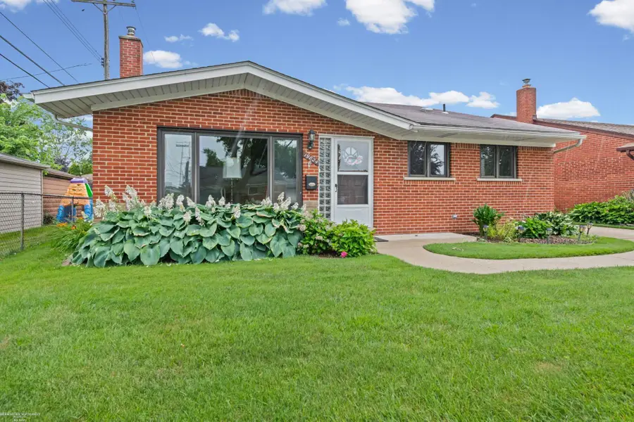 19824 Sussex ST, Saint Clair Shores, MI 48081 - #3