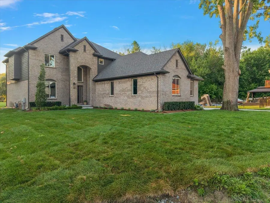 49309 Bayshore DR, Chesterfield, MI 48047 - #2