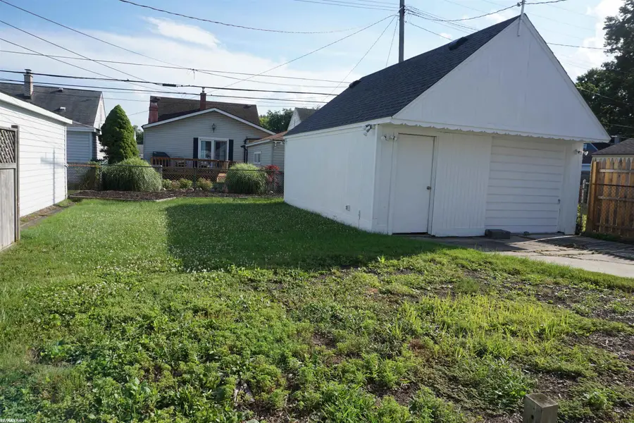 19616 Rosedale ST, Saint Clair Shores, MI 48080 - #2