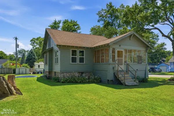 729 Smith ST, Algonac, MI 48001