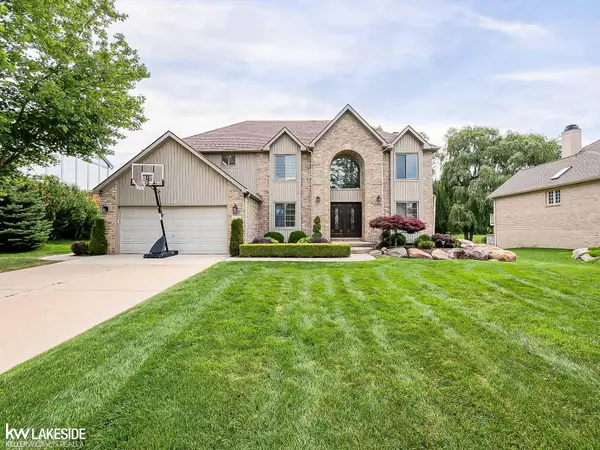 2058 Reagan DR, RochesterHills, MI 48309