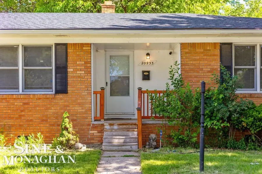 20933 Ridgemont RD, Harper Woods, MI 48225 - #2
