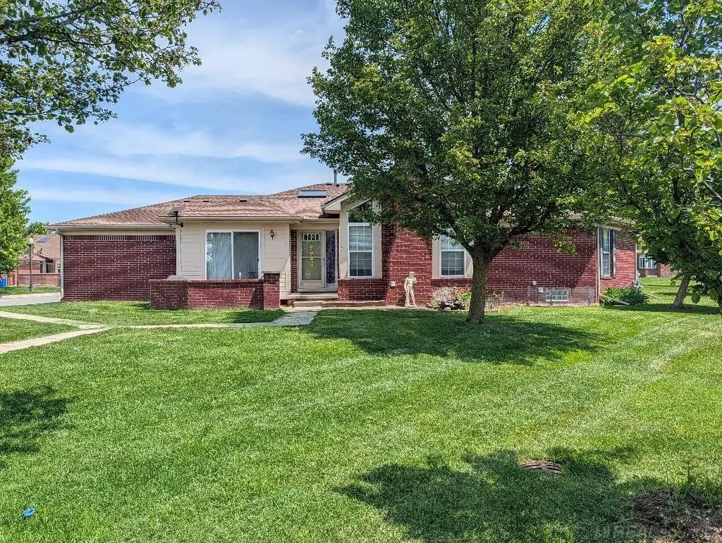 30592 lynn ct CT, Chesterfield, MI 48051 - #1
