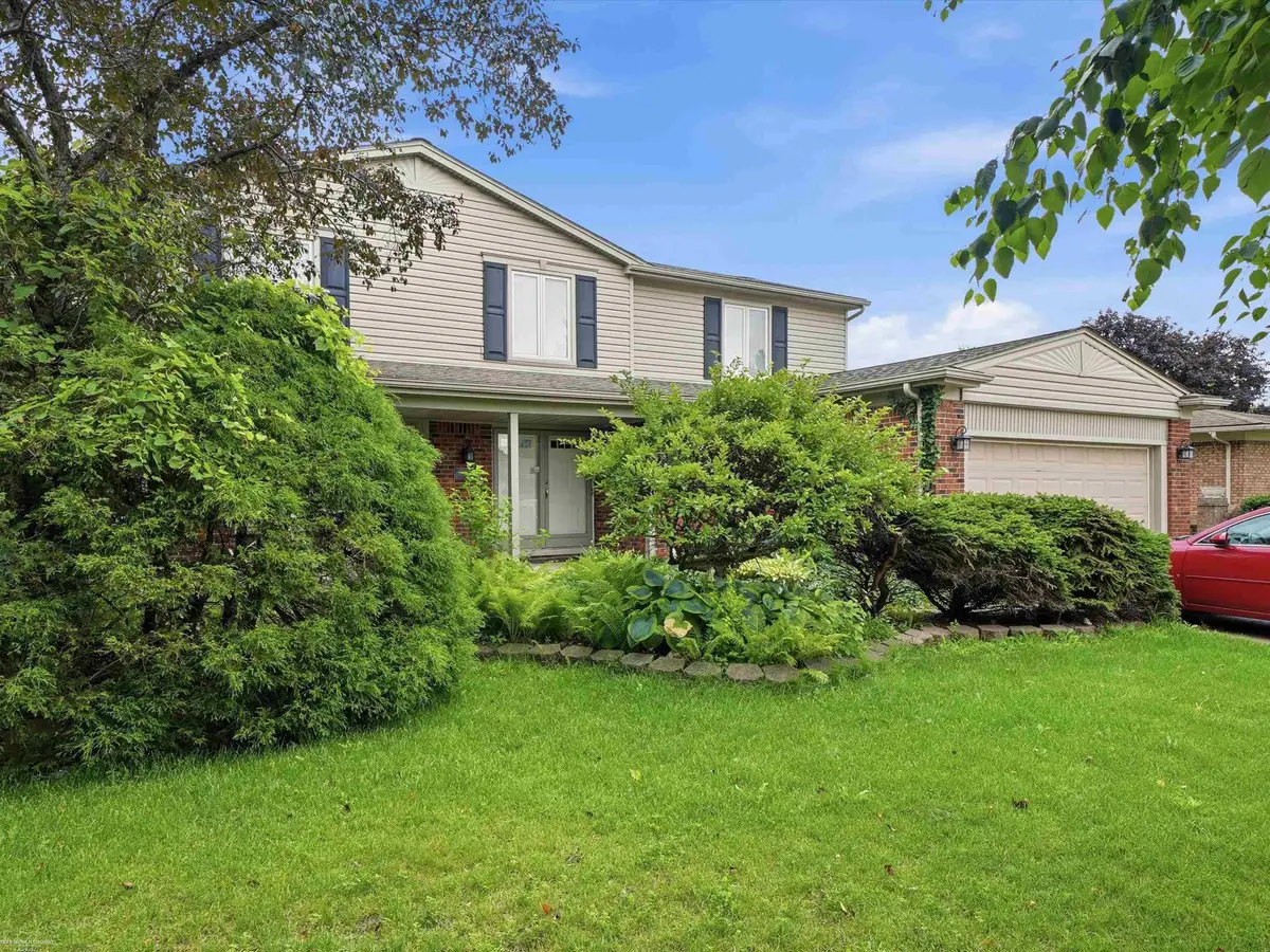 43456 Hillcrest DR, Sterling Heights, MI 48313 - #1