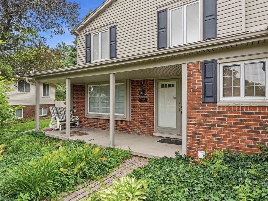 43456 Hillcrest DR, Sterling Heights, MI 48313 - #2