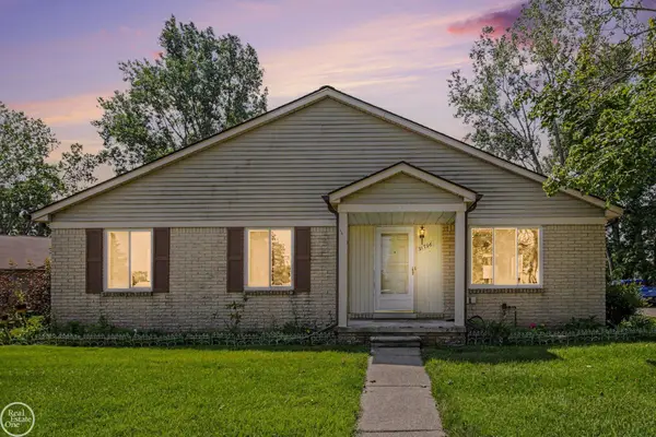 31796 Breezeway DRS, NewBaltimore, MI 48047