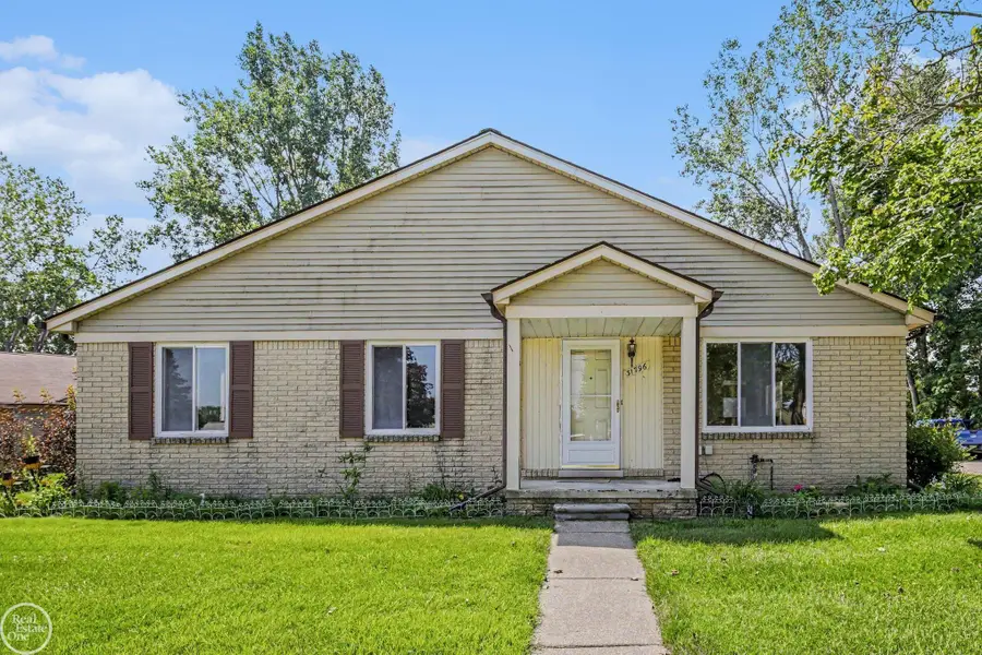 31796 Breezeway DRS, Chesterfield, MI 48047 - #2