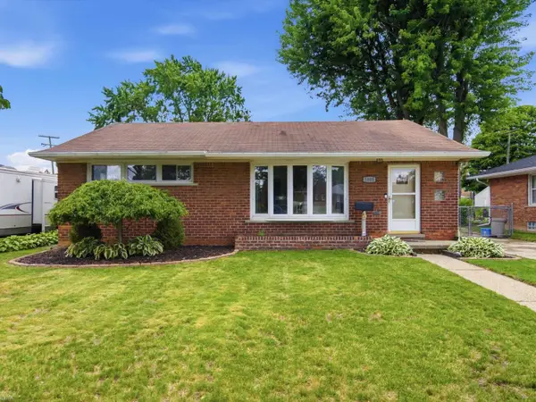 1005 N Esplanade ST, MtClemens, MI 48043