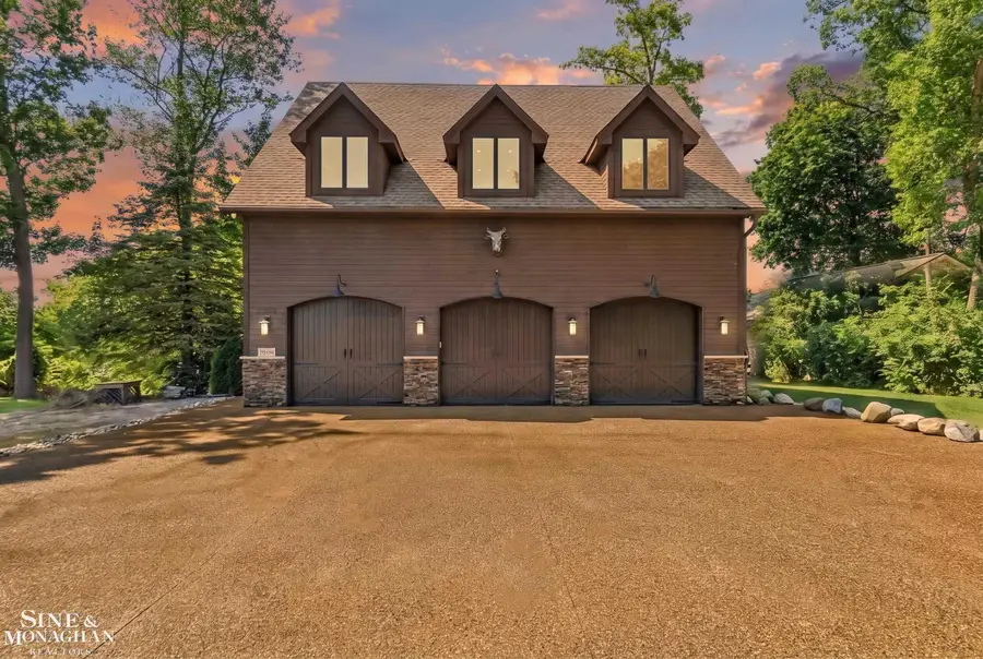 5940 Silver Birch RD, Ortonville, MI 48462 - #2