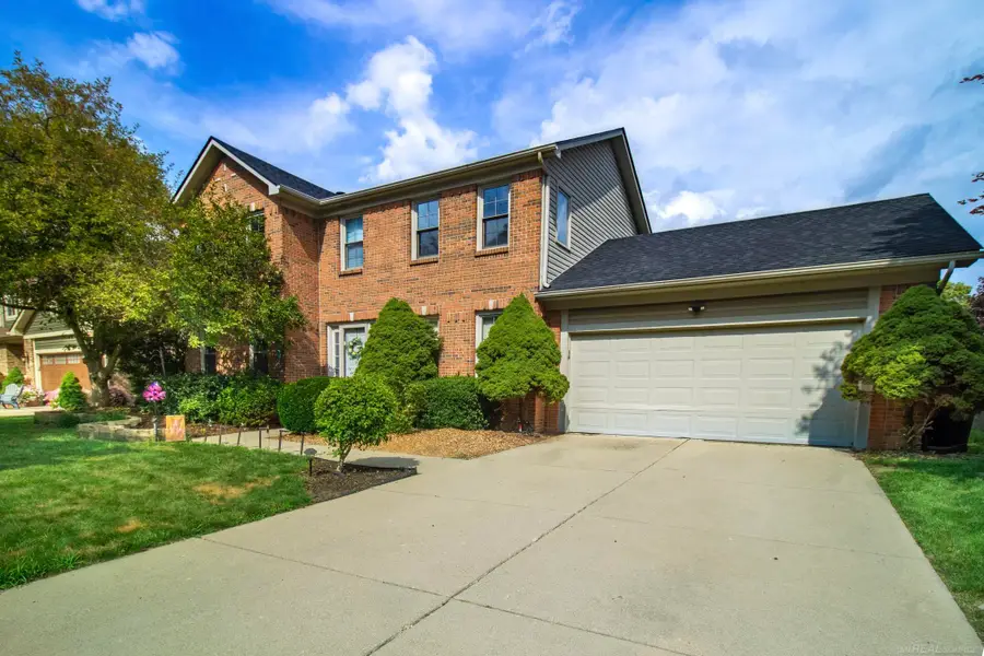 7584 Maple DR, Westland, MI 48185 - #2