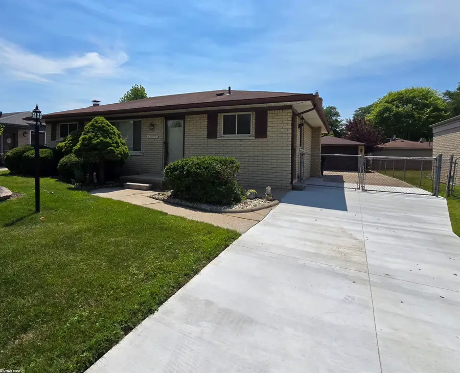 14968 Clemson DR, Sterling Heights, MI 48313 - #2