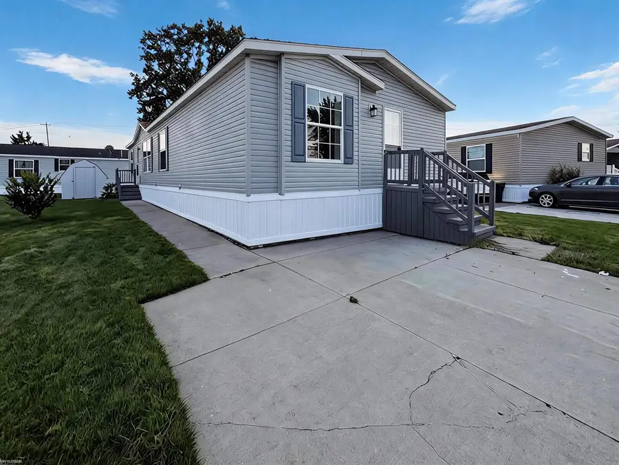 46301 Gabrielle DR, Macomb, MI 48044 - #2