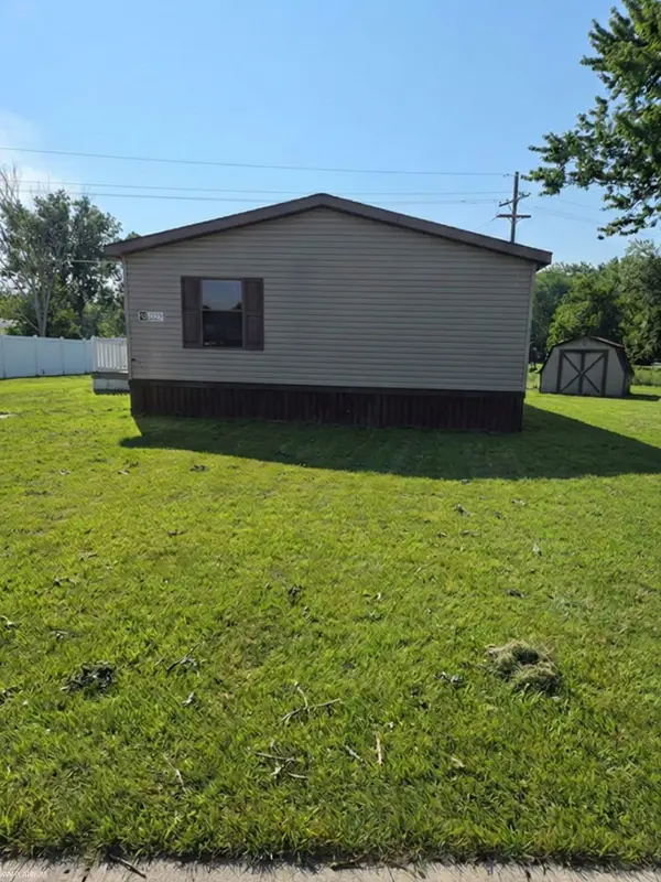 5227 Bud LN, Casco, MI 48064