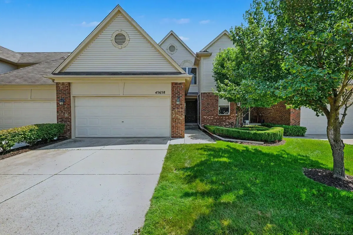 45658 Rathmore ST, Macomb, MI 48044 - #1