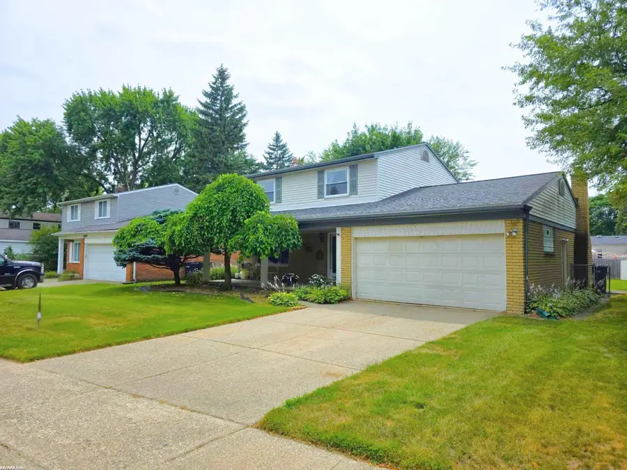 40147 Spitz DR, Sterling Heights, MI 48313 - #2