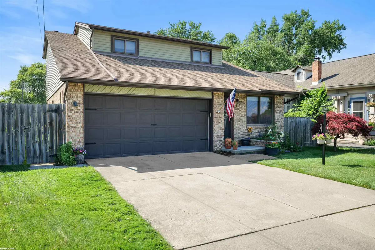 34321 Jefferson AVE, Harrison Township, MI 48045 - #1