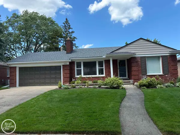 1072 S Brys DR, GrossePointeWoods, MI 48236