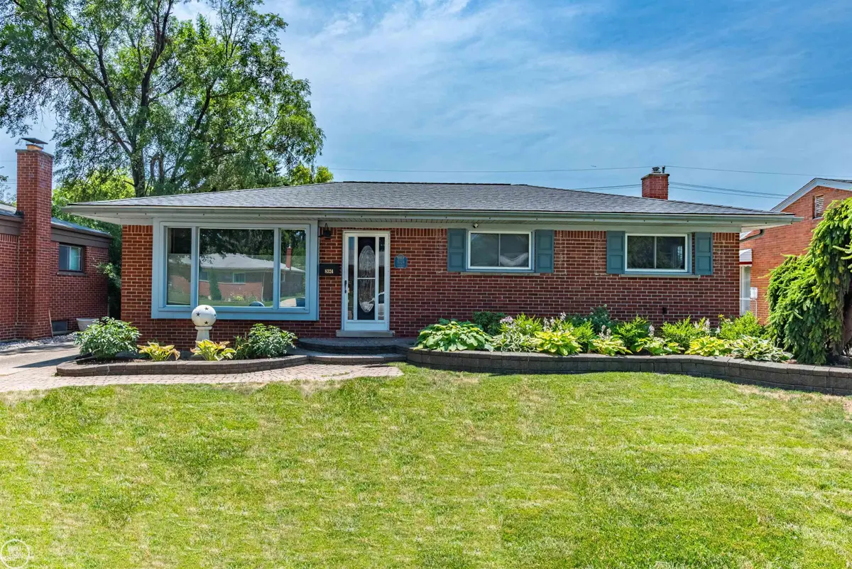 8324 Darlene ST, Warren, MI 48093 - #1