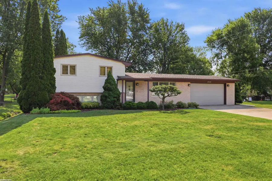 47120 Vanker AVE, Utica, MI 48317 - #2