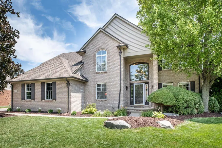 19573 Tanglewood CIR, Clinton, MI 48038 - #2