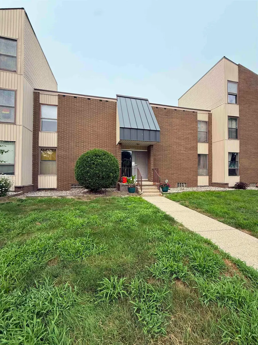 27 Dickinson Unit E ST, Mount Clemens, MI 48043 - #2