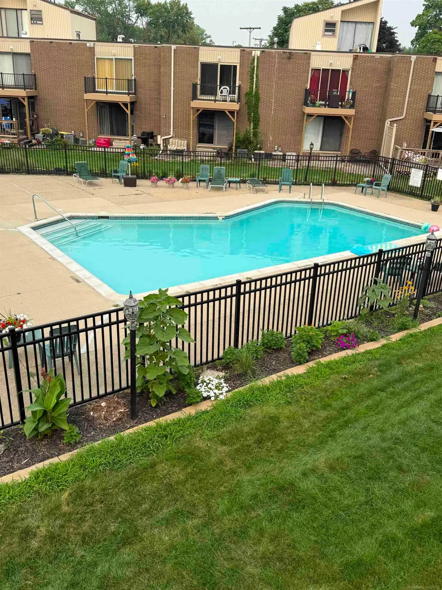 27 Dickinson Unit E ST, Mount Clemens, MI 48043 - #3