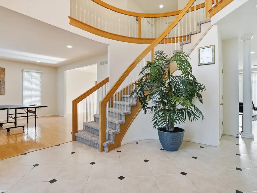 43340 Chester DR, Sterling Heights, MI 48314 - #2