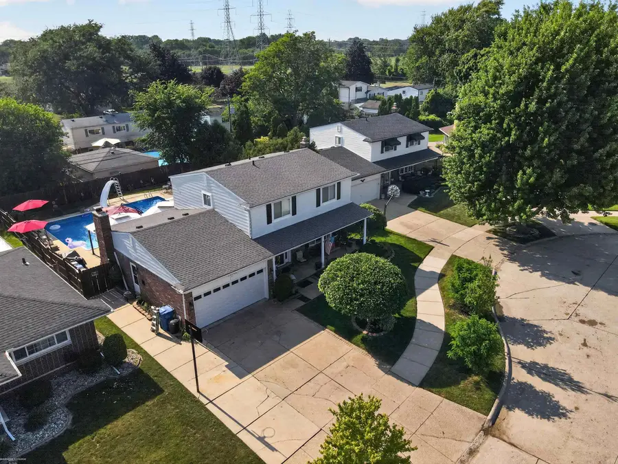 32725 Rugby DR, Warren, MI 48088 - #3
