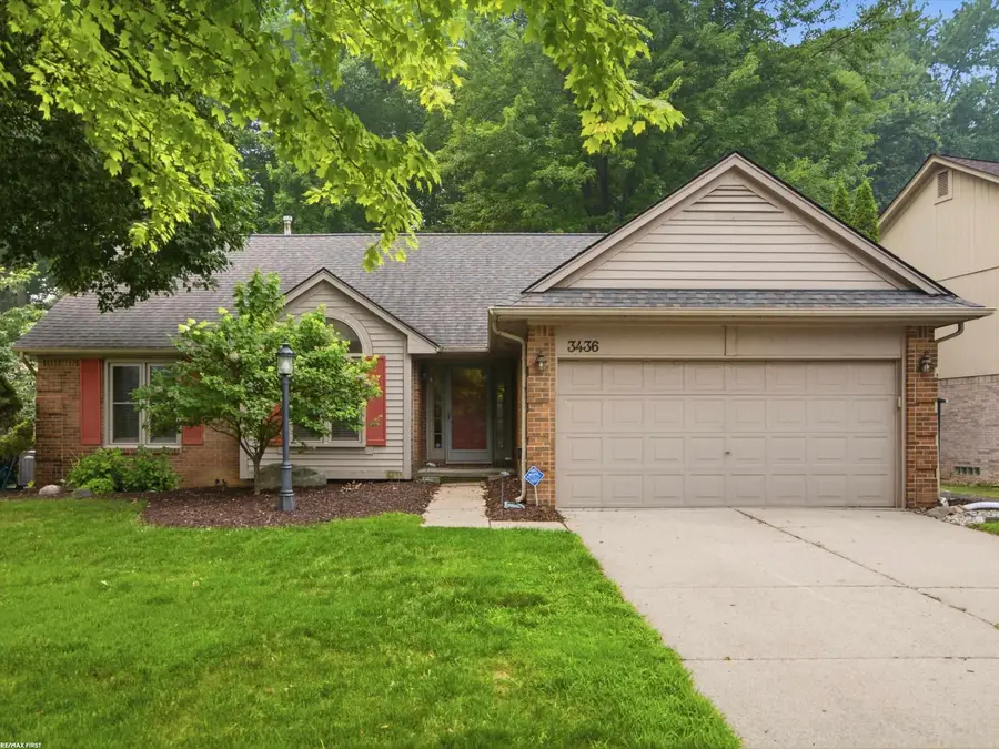 3436 Vardon DR, Rochester Hills, MI 48307 - #2