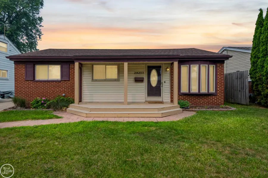 28203 Florence ST, Saint Clair Shores, MI 48081 - #3