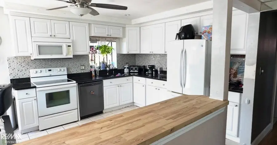 21707 Timberidge ST, Saint Clair Shores, MI 48082 - #3