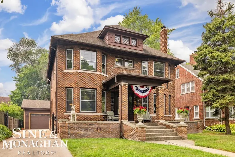 979 Lakepointe ST, Grosse Pointe Park, MI 48230 - #2