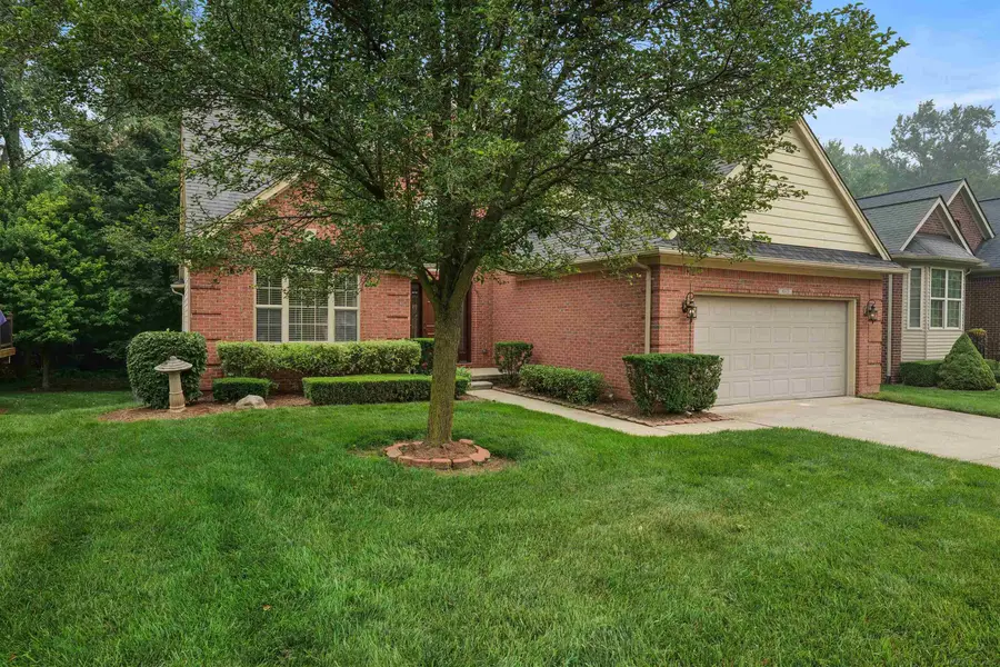 8313 Pine Creek DR, Utica, MI 48316 - #2