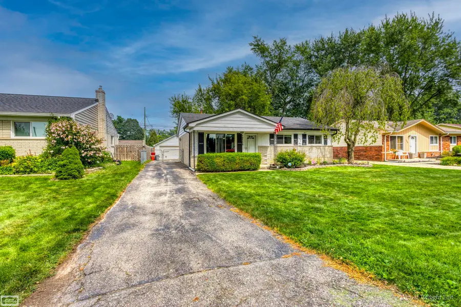 39508 Willmarth ST, Harrison, MI 48045 - #2