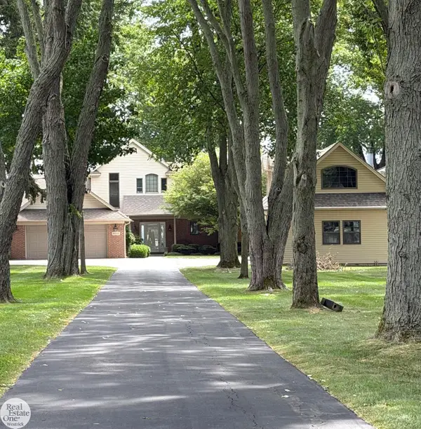 8319 River RD, MarineCity, MI 48039