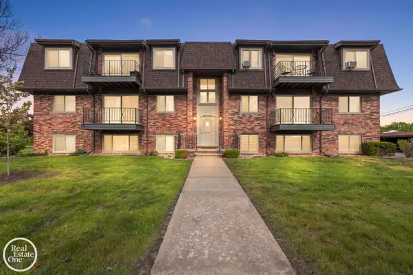 225 Riviera DR, StClairShores, MI 48080