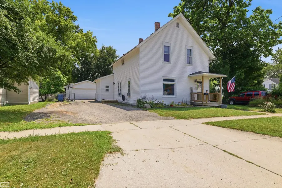 329 W Young ST, Clio, MI 48420 - #2