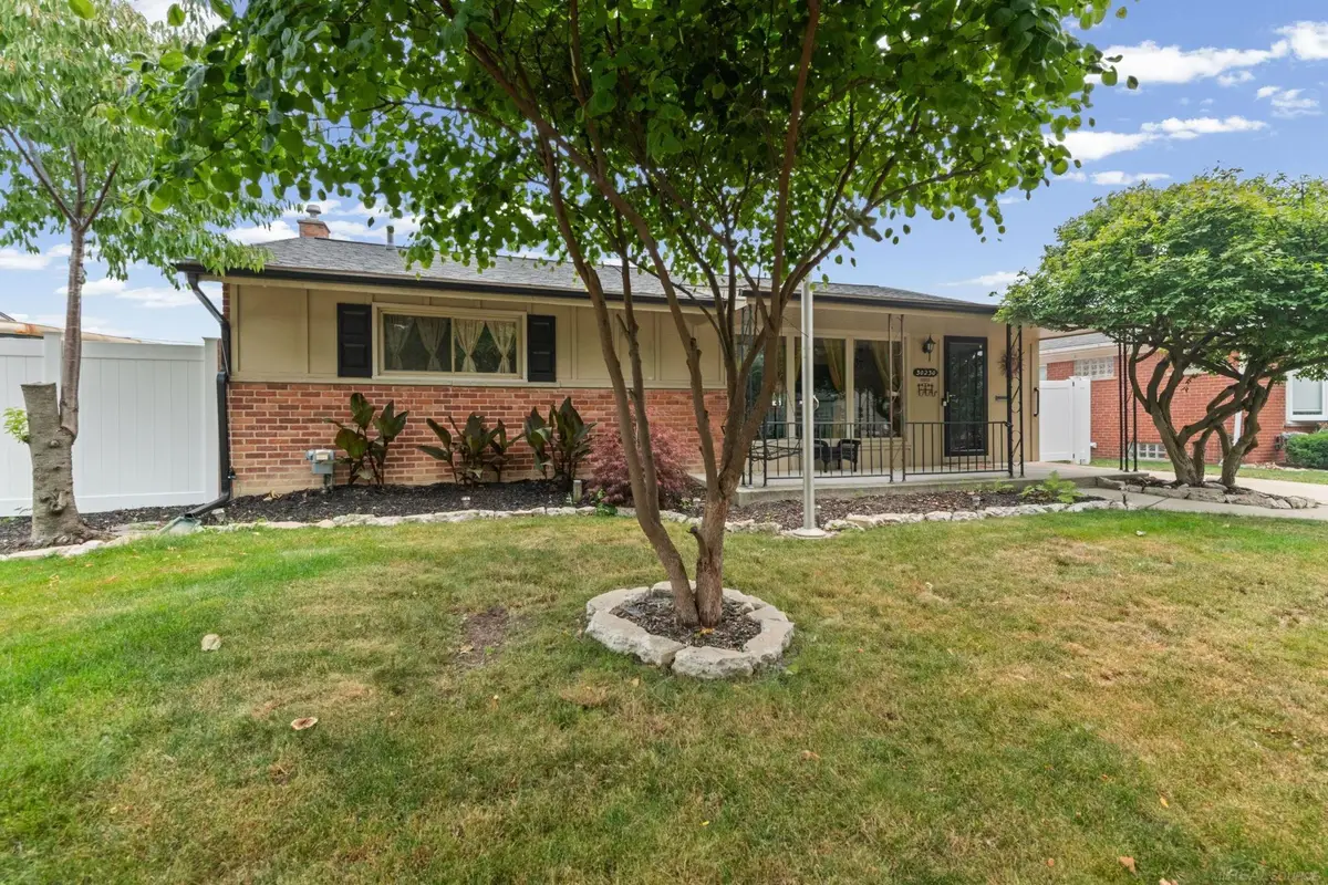 30230 Rosebriar ST, Saint Clair Shores, MI 48082 - #1