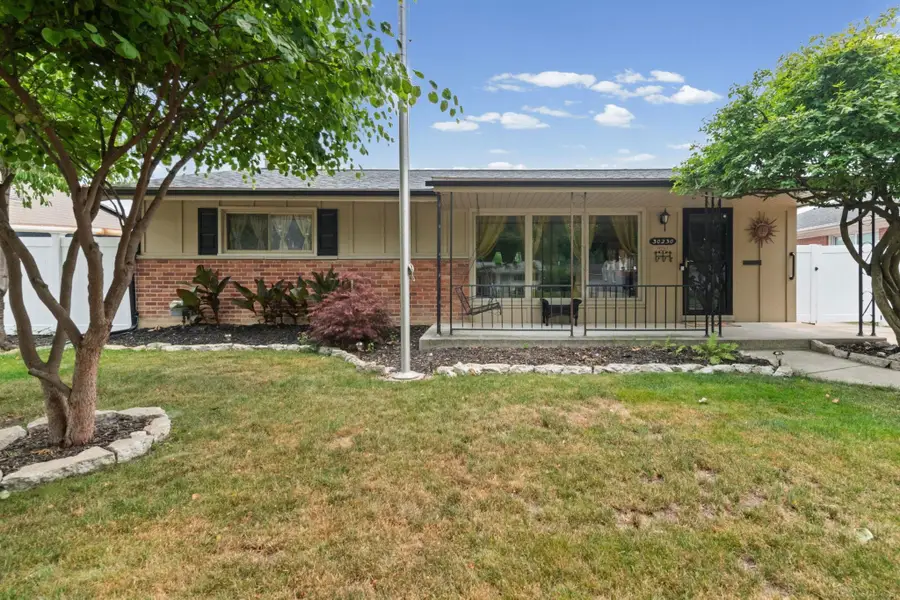 30230 Rosebriar ST, Saint Clair Shores, MI 48082 - #2