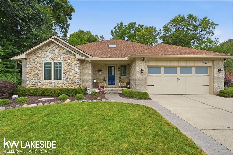 20647 PARKPLACE LN, Clinton, MI 48036 - #2