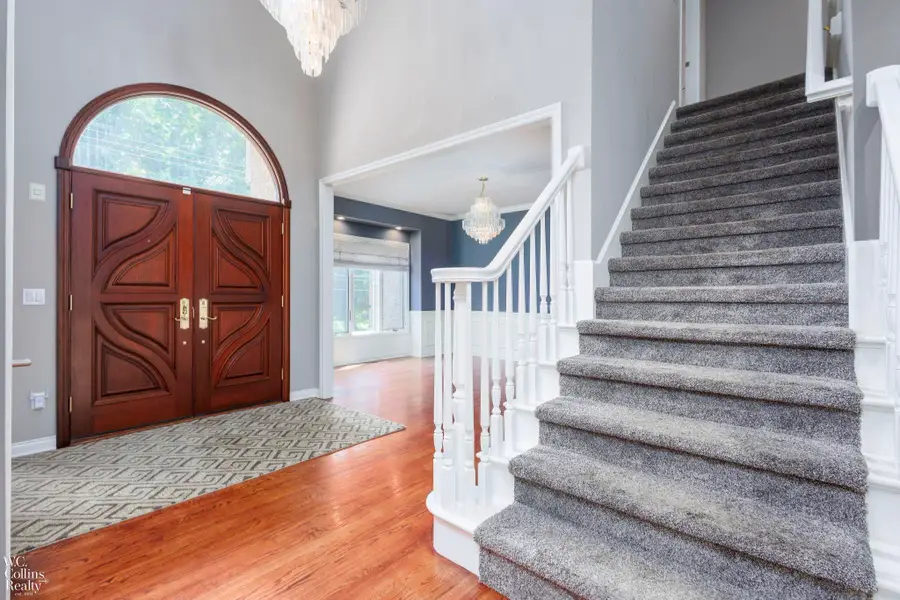 3276 Kern RD, Lake Orion, MI 48360 - #2