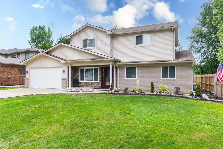 39745 Sylvia ST, Harrison, MI 48045 - #3