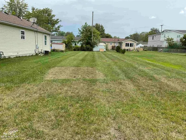 114 Roselawn ST, Algonac, MI 48001